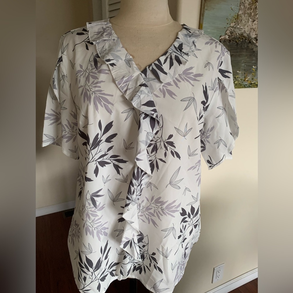 Floral Ruffle V-Neck Blouse - White and Light Gray